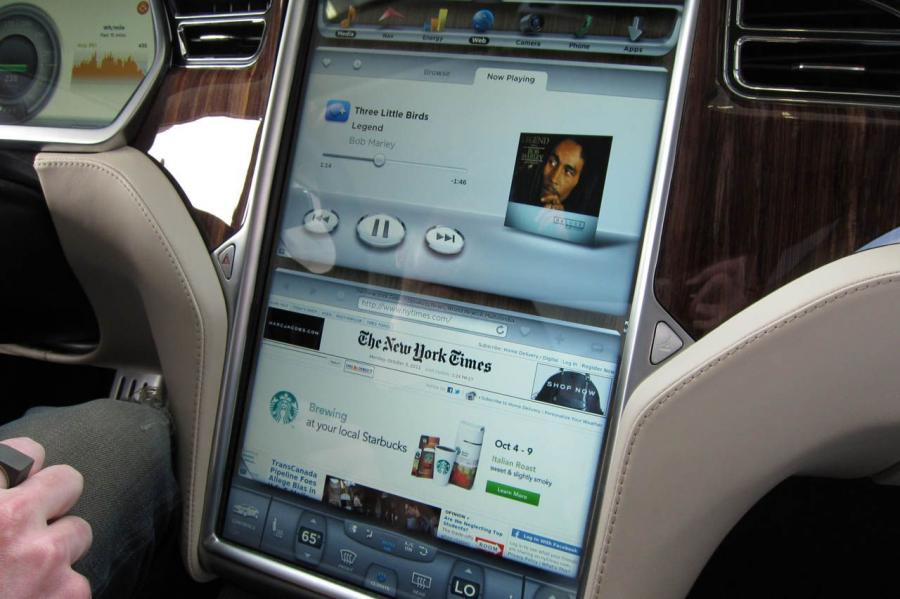 Tesla Model S Beta 2011 года  (фото 14 из 39)